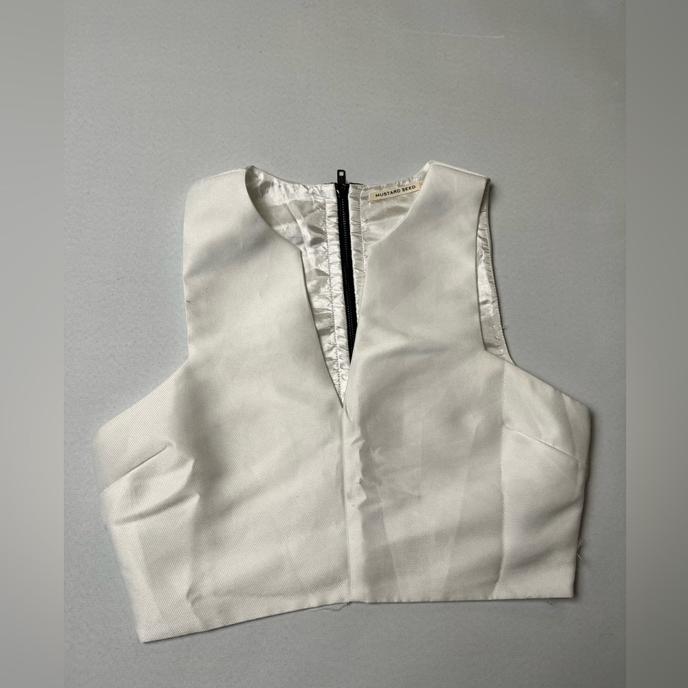 Women’s white structured crop top with contrasting zipper